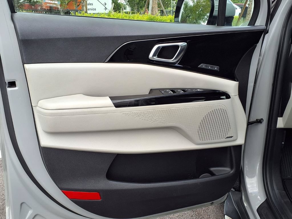 Used 2024 Kia Carnival SX Prestige FWD image 32