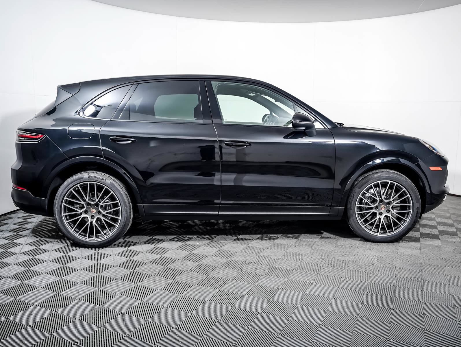 Certified 2023 Porsche Cayenne w/ Premium Package AWD/4WD image 9