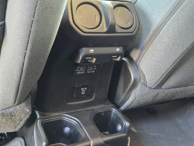 Used 2026 Jeep Wrangler Unlimited Sahara AWD/4WD image 39