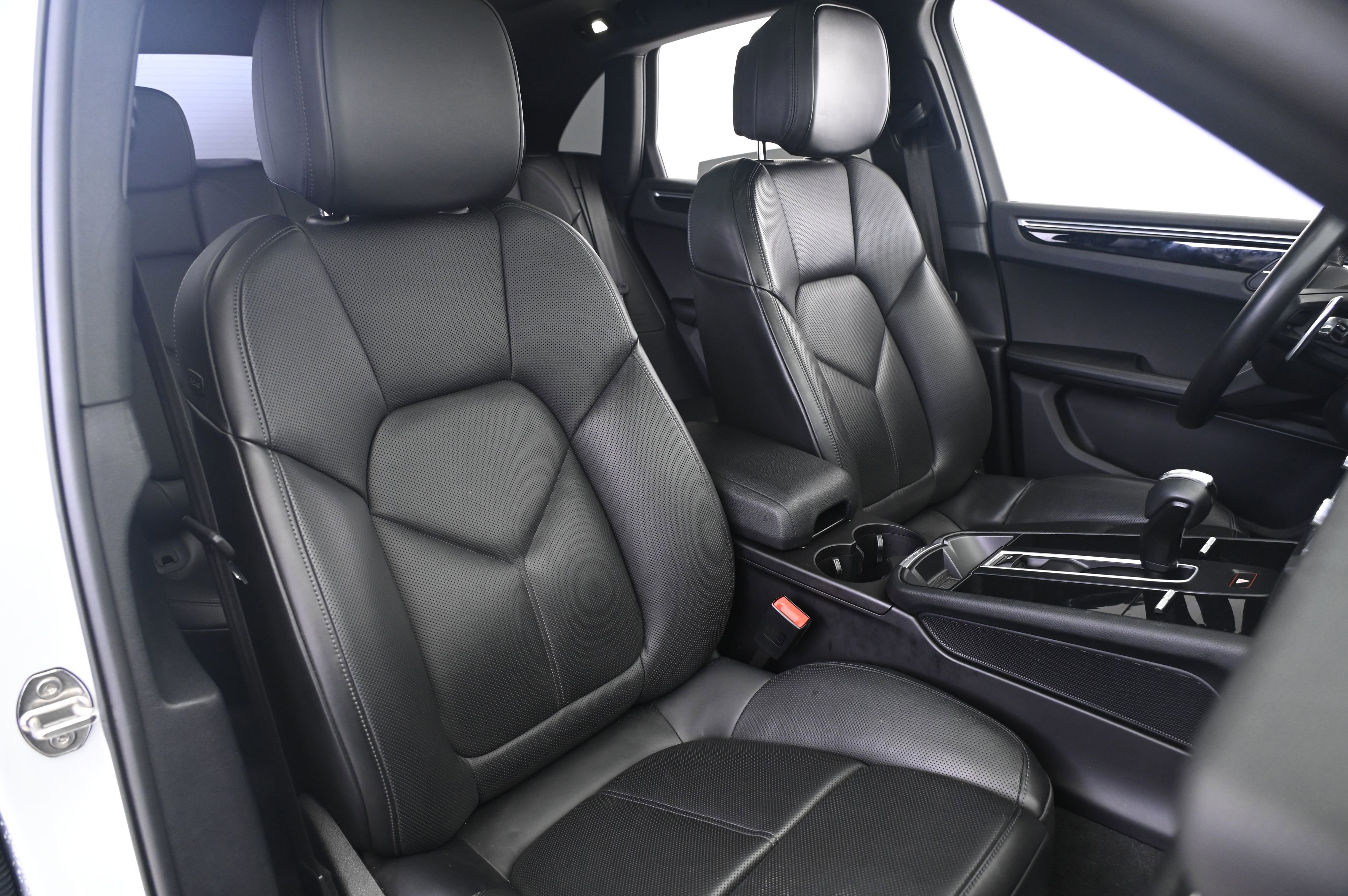 Certified 2022 Porsche Macan image 24