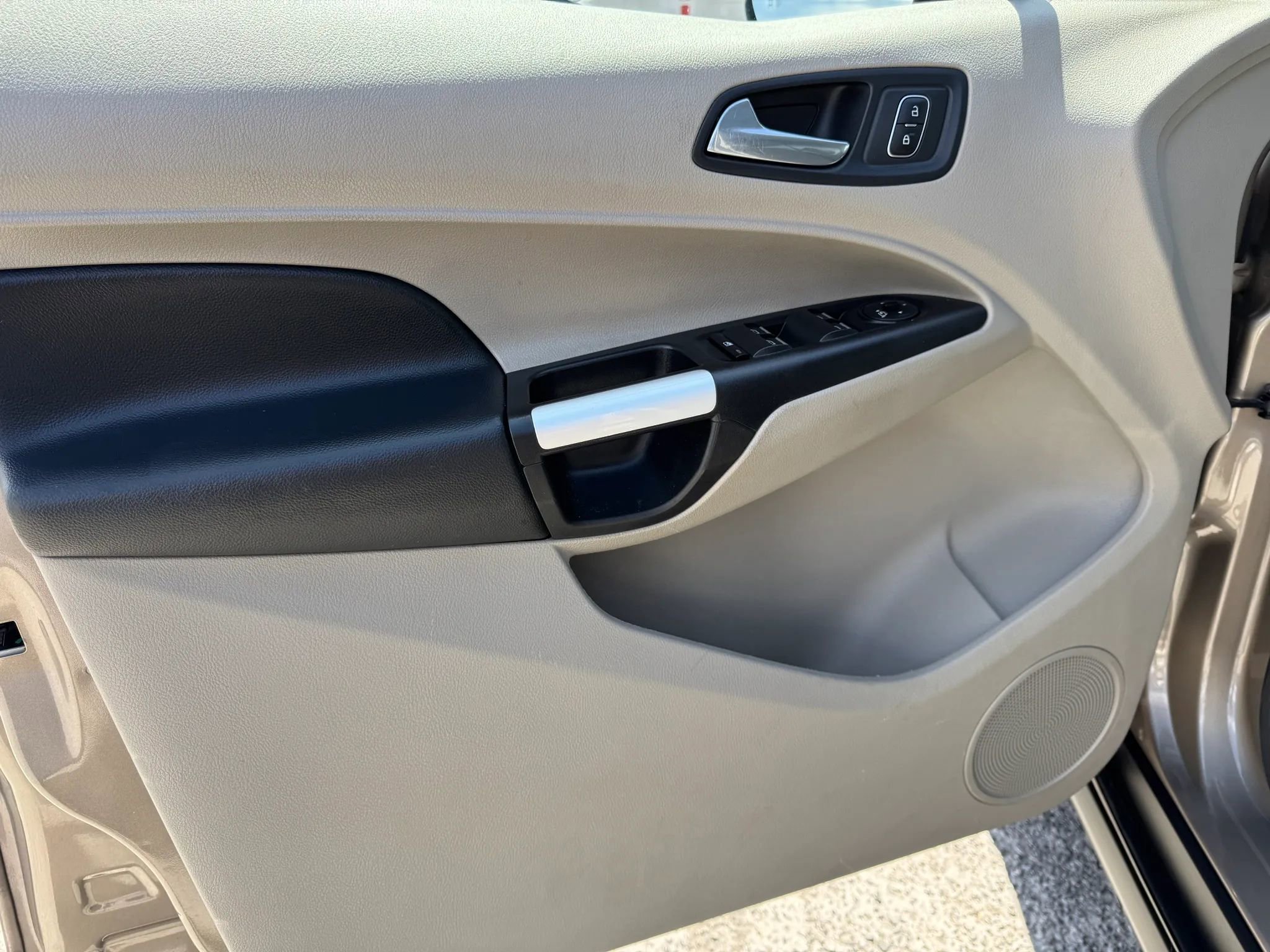 Used 2019 Ford Transit Connect Titanium w/ Titanium Premium Package FWD image 14