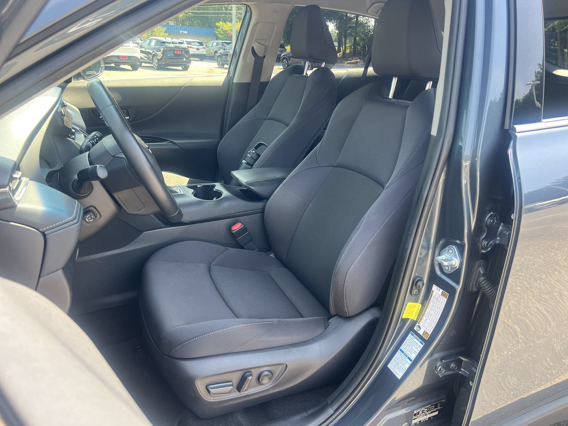 Used 2021 Toyota Venza LE w/ Carpet Mat Package (TMS) AWD/4WD image 13