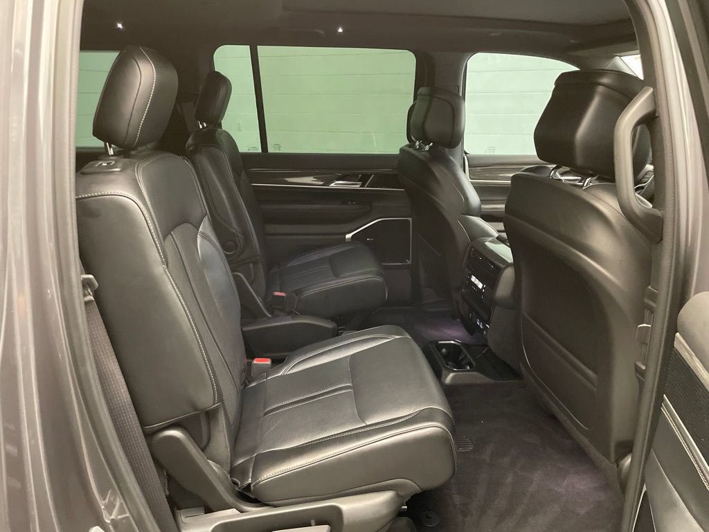 Certified 2022 Jeep Wagoneer Series III w/ Premium Group I AWD/4WD image 28