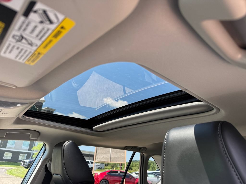 Certified 2022 Toyota RAV4 XLE Premium AWD/4WD image 31