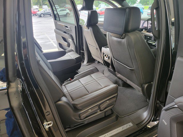 New 2025 Chevrolet Suburban High Country image 21