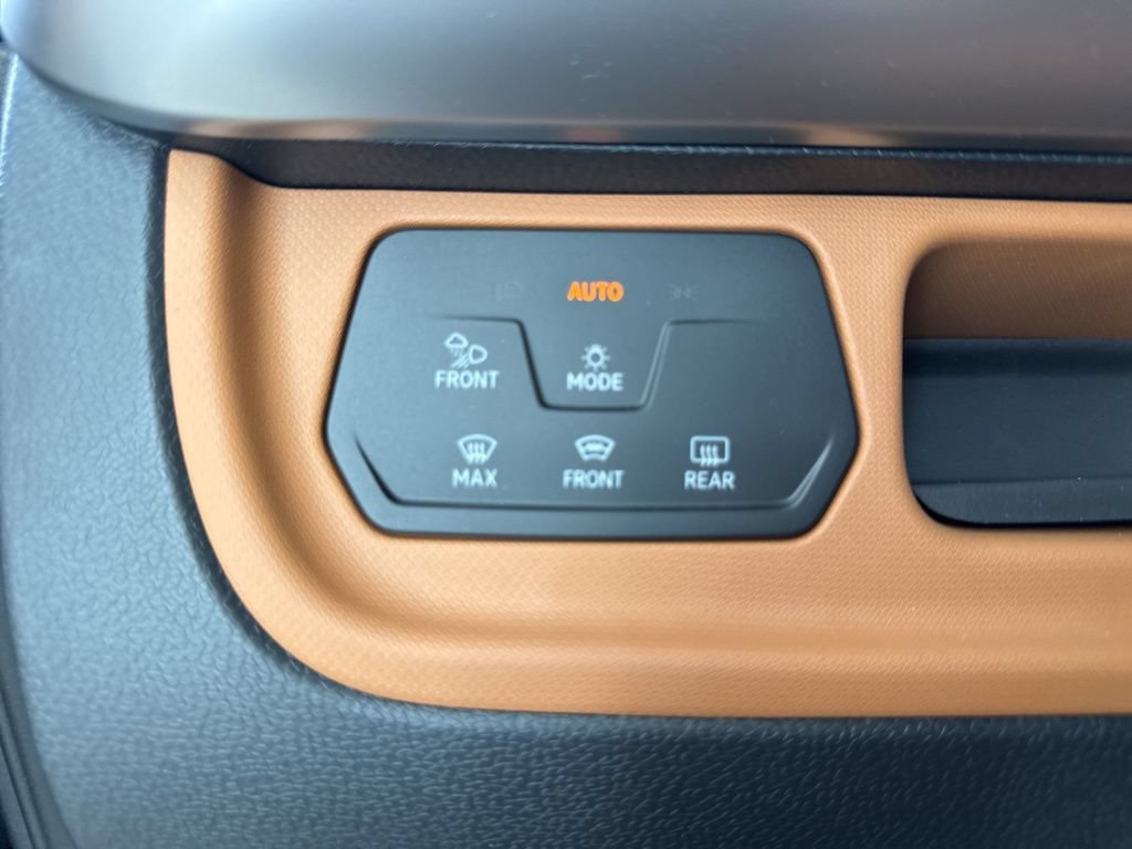 New 2025 Volkswagen ID. Buzz Pro S Plus AWD/4WD image 25