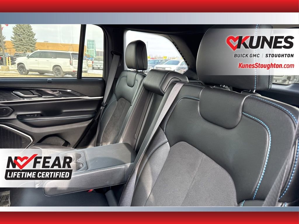 Used 2023 Jeep Grand Cherokee Trailhawk w/ Luxury Tech Group III image 41
