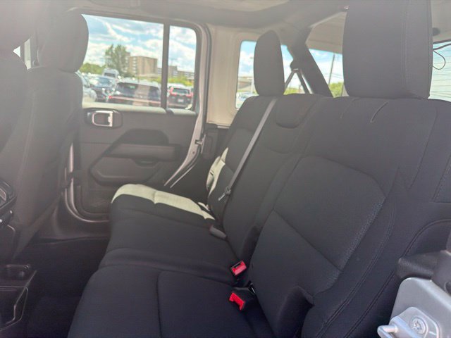 Used 2018 Jeep Wrangler Unlimited Sahara AWD/4WD image 21