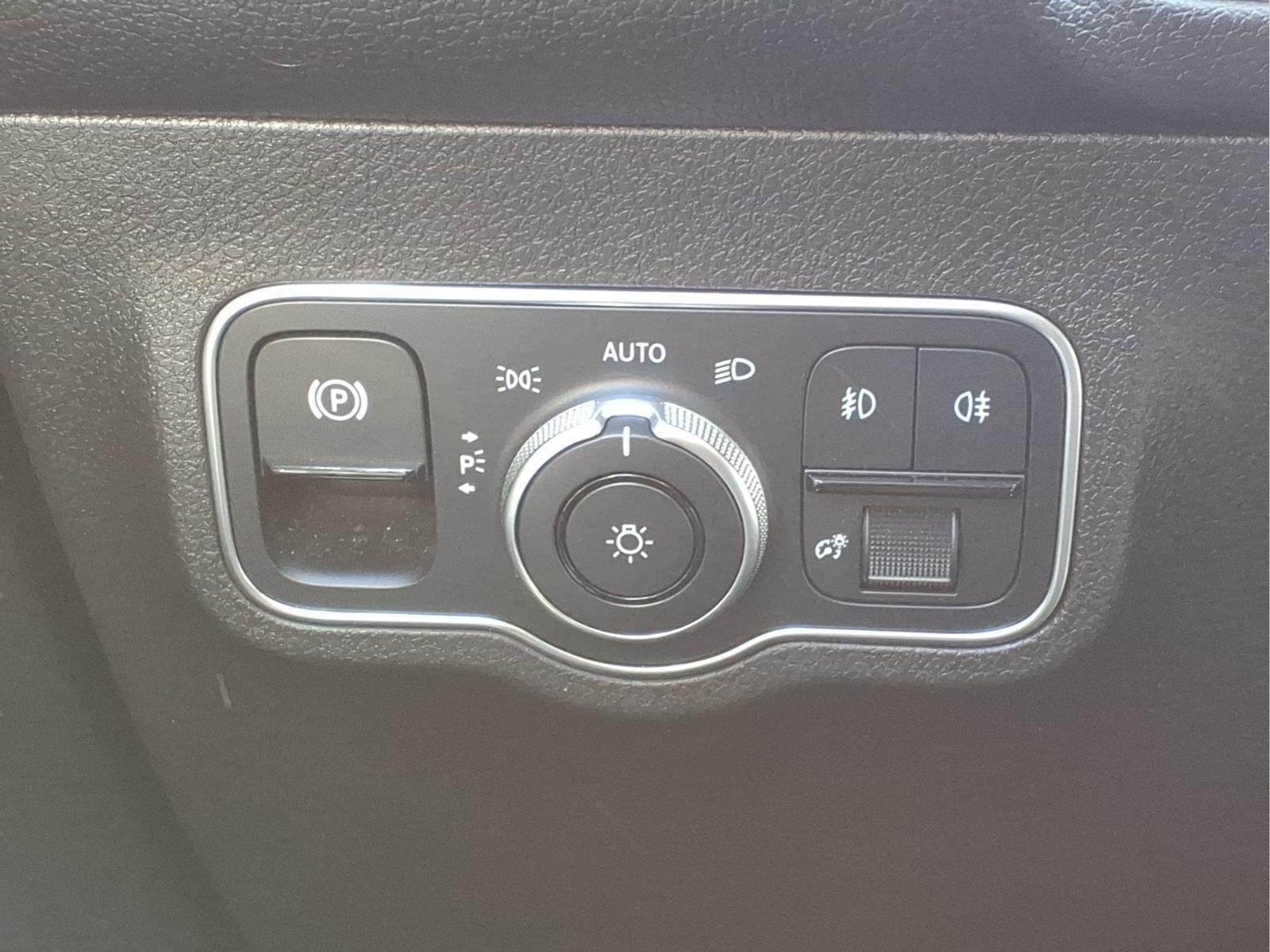 Certified 2022 Mercedes-Benz GLB 250 4MATIC image 28