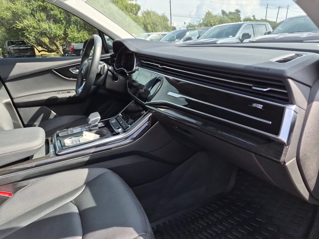 Used 2022 Audi Q7 3.0T Premium AWD/4WD image 41
