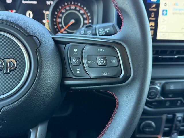 Used 2025 Jeep Wrangler Unlimited Rubicon AWD/4WD image 35