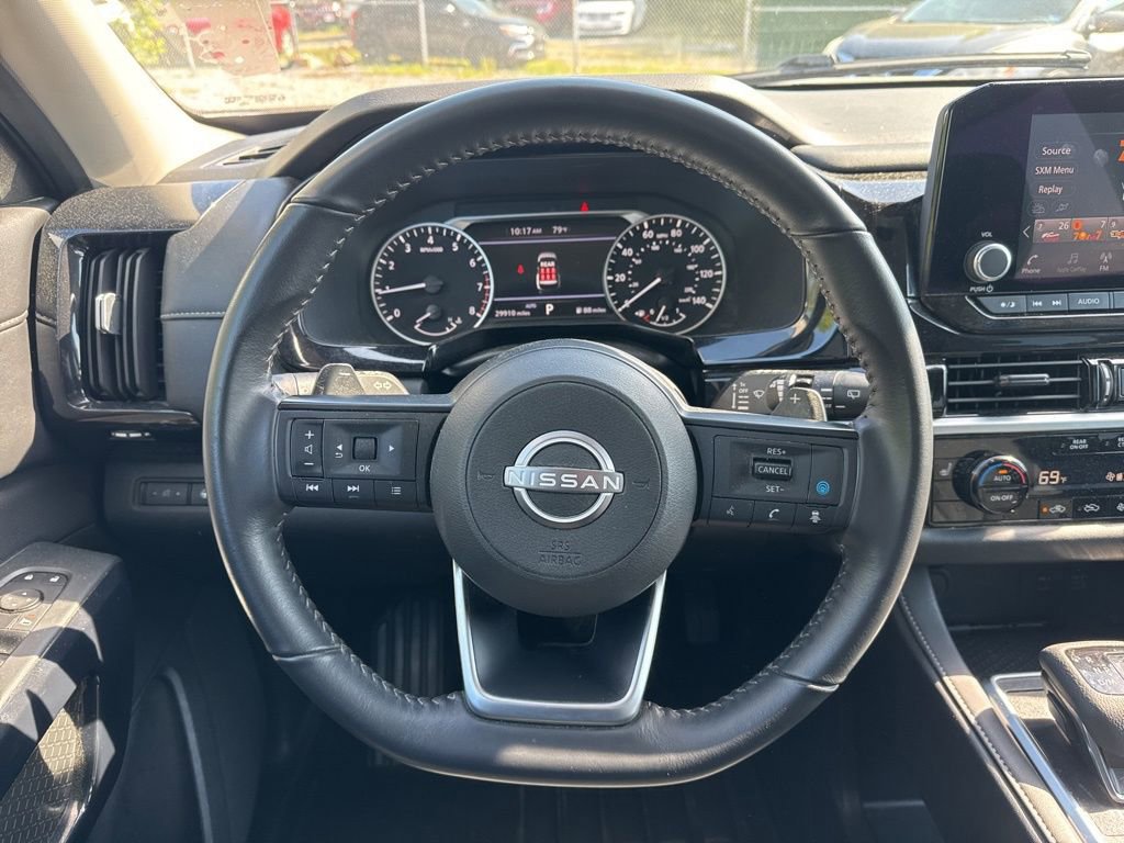 Used 2025 Nissan Pathfinder SV image 18