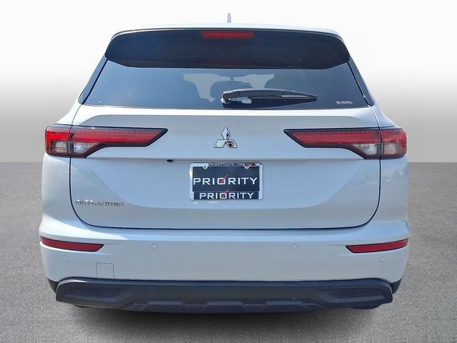 Used 2022 Mitsubishi Outlander ES AWD/4WD image 5