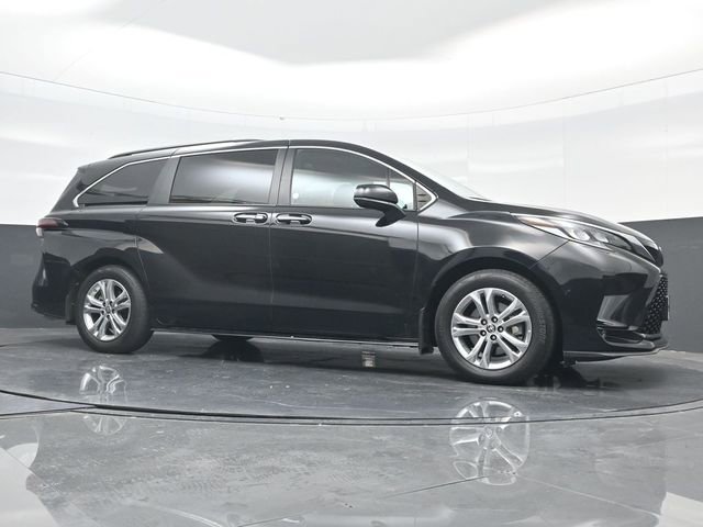 Used 2022 Toyota Sienna XSE AWD/4WD image 55