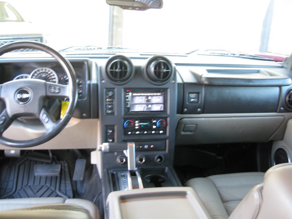 Used 2005 HUMMER H2 w/ Preferred Equipment Group image 31