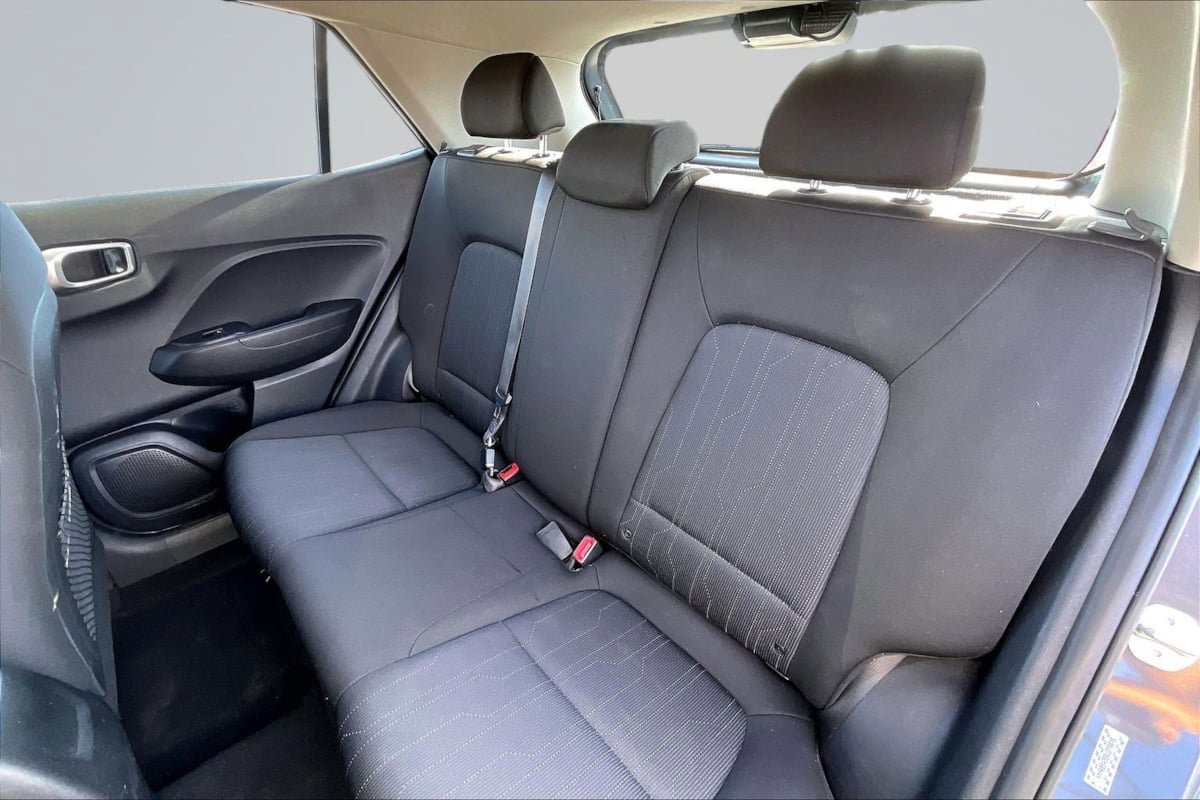 Used 2024 Hyundai Venue SE FWD image 25
