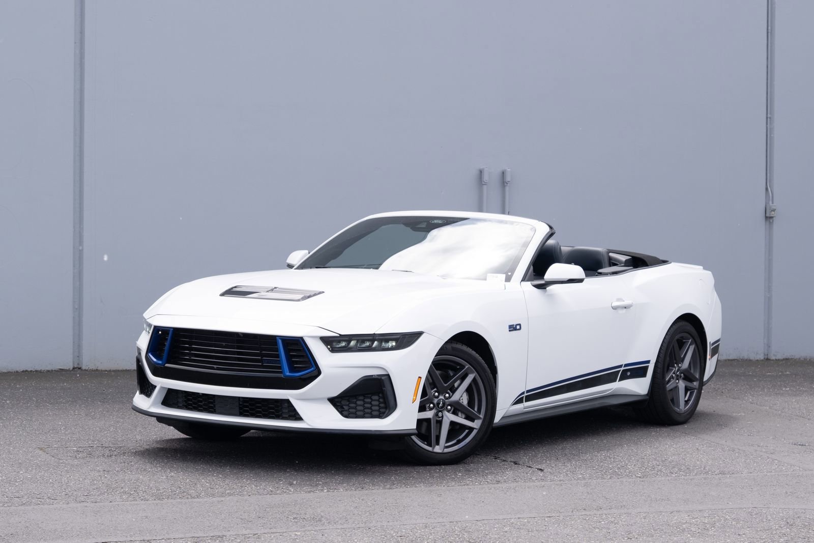 Used 2025 Ford Mustang GT Premium RWD image 2