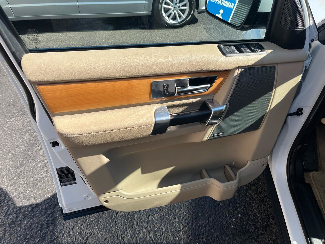 Used 2012 Land Rover LR4 HSE AWD/4WD image 24