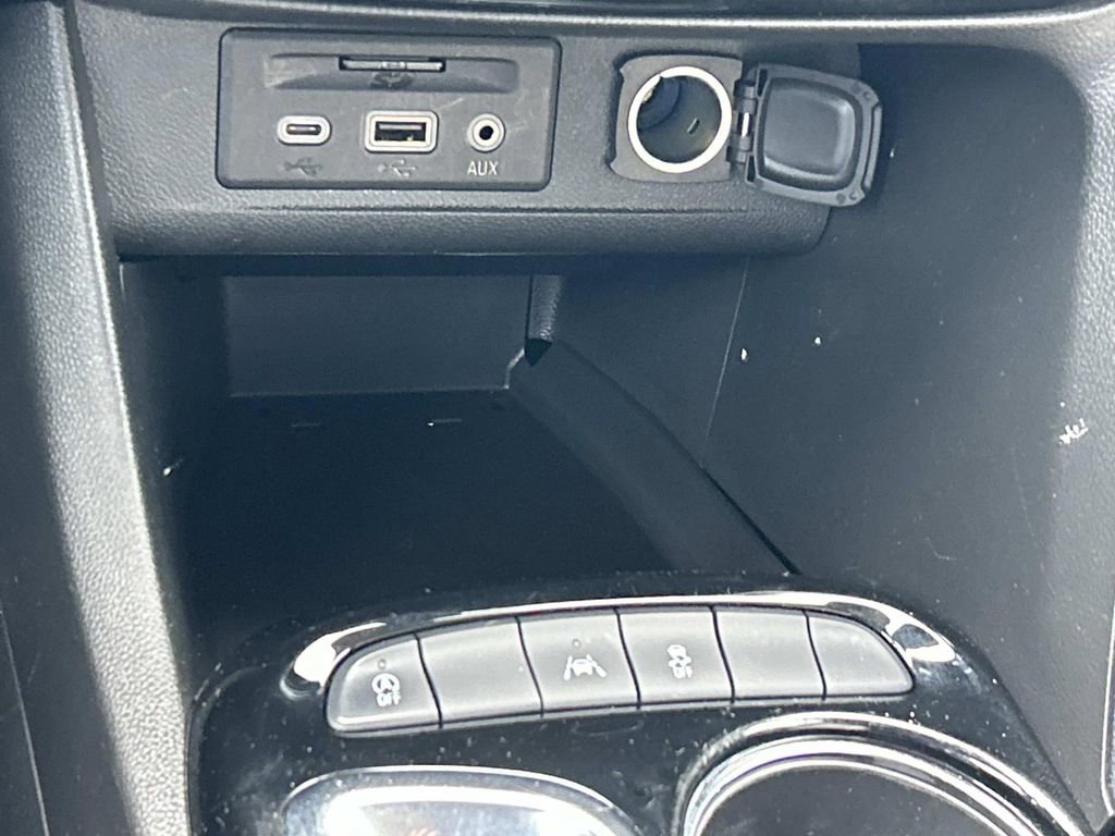 Used 2022 Buick Encore GX Essence w/ Advanced Technology Package FWD image 36