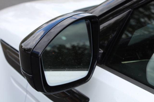 Used 2025 Land Rover Range Rover Evoque S image 13