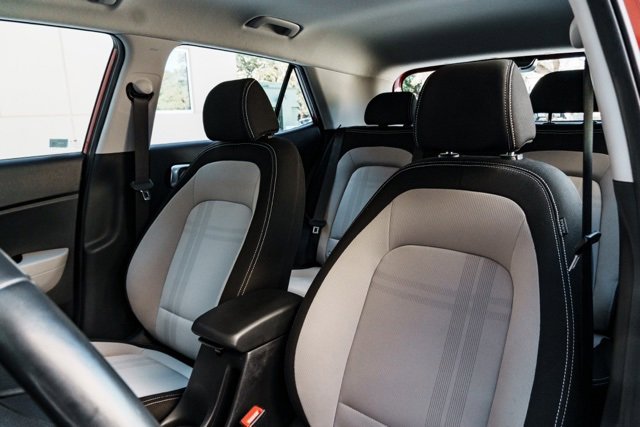 Certified 2021 Hyundai Venue SEL image 9