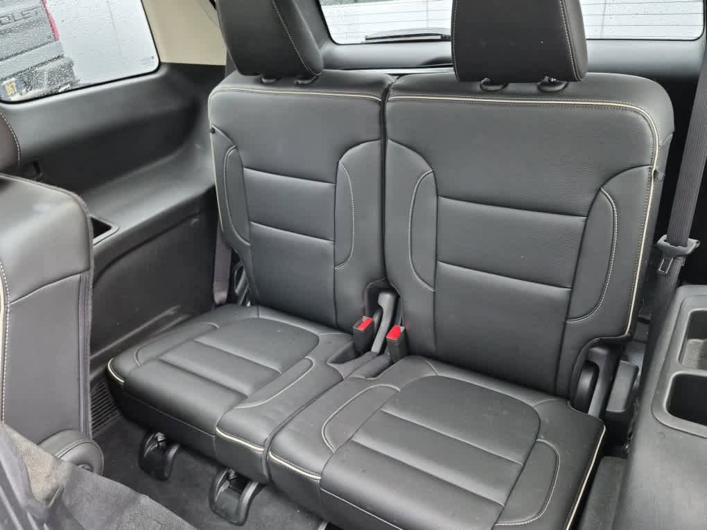 Used 2023 GMC Acadia Denali w/ Denali Ultimate Package AWD/4WD image 7