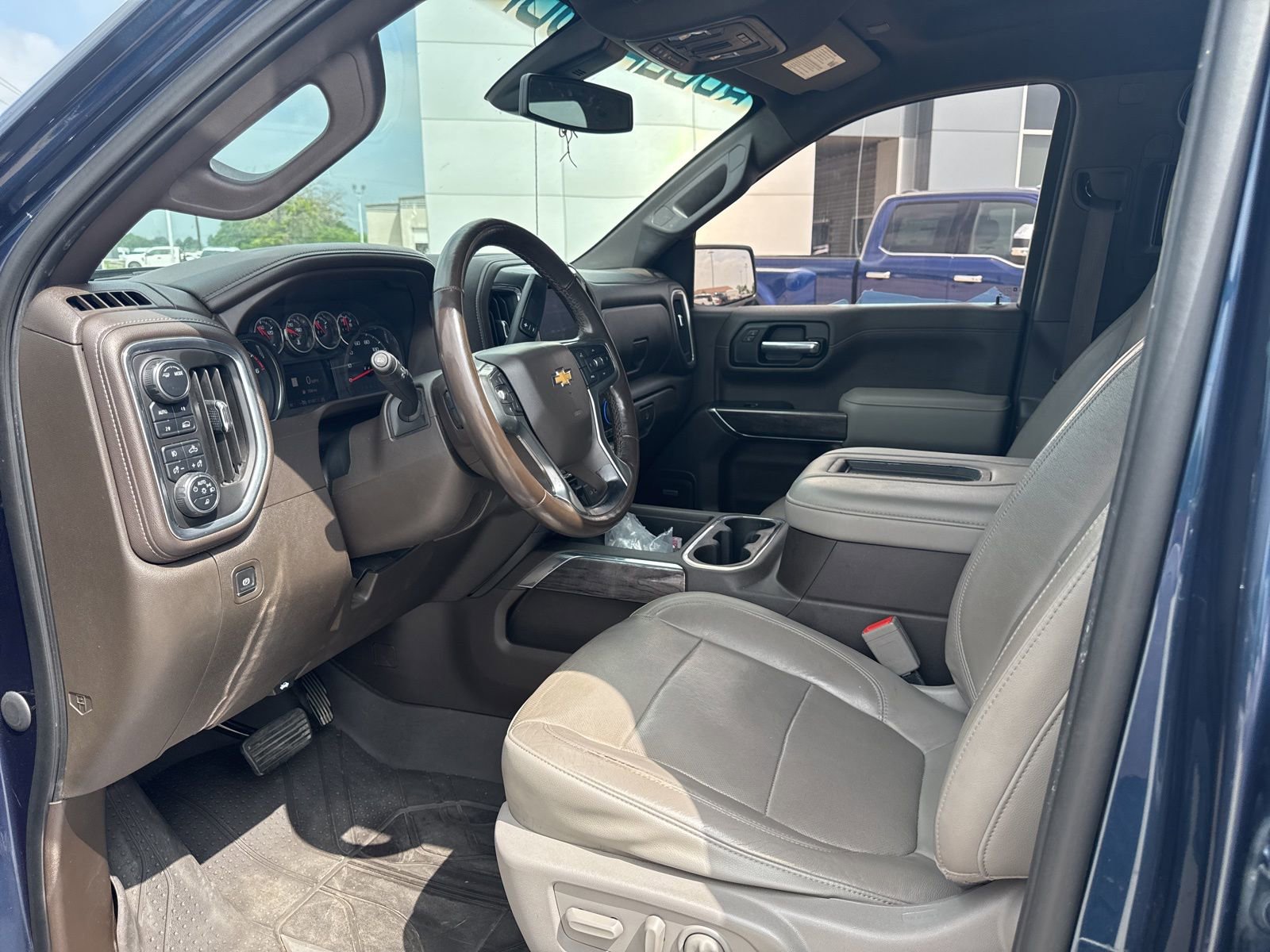 Used 2020 Chevrolet Silverado 1500 LTZ w/ LTZ Convenience Package AWD/4WD image 11