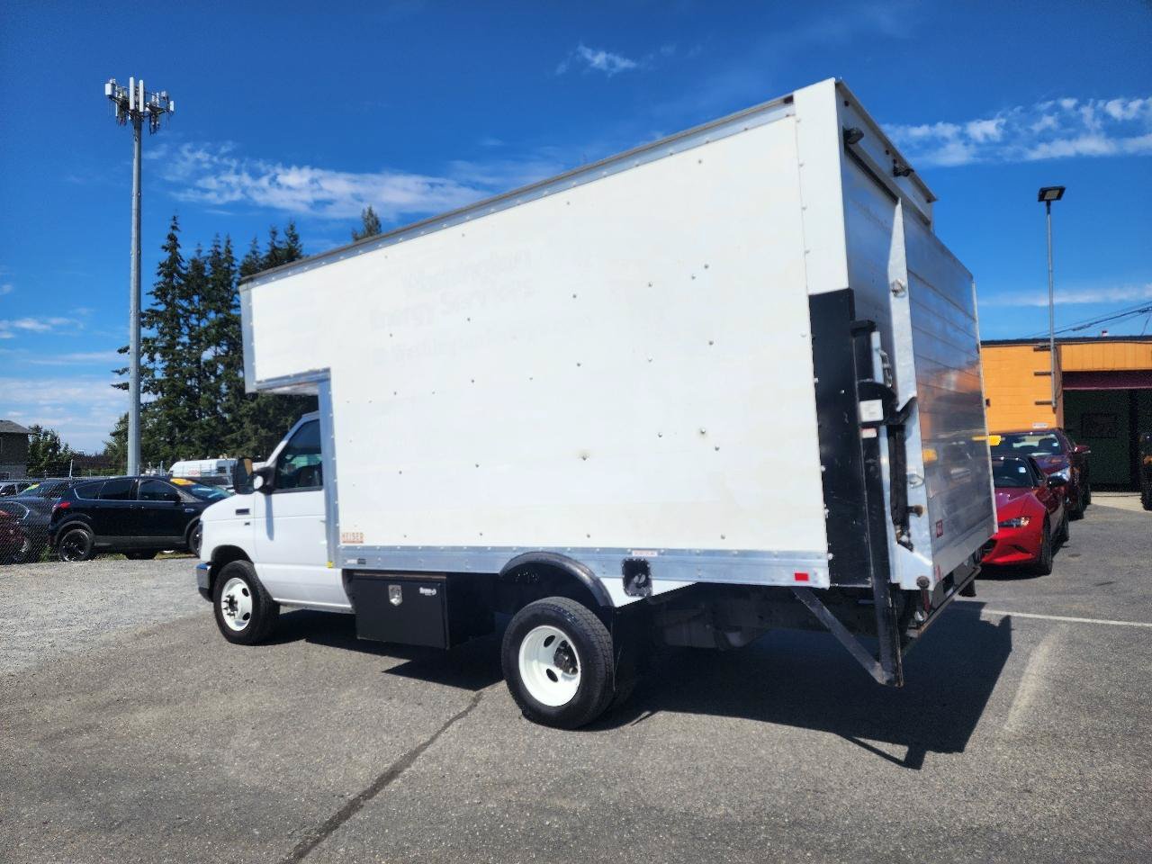 Used 2018 Ford E-350 and Econoline 350 Super Duty w/ Power Windows & Locks Group RWD image 9