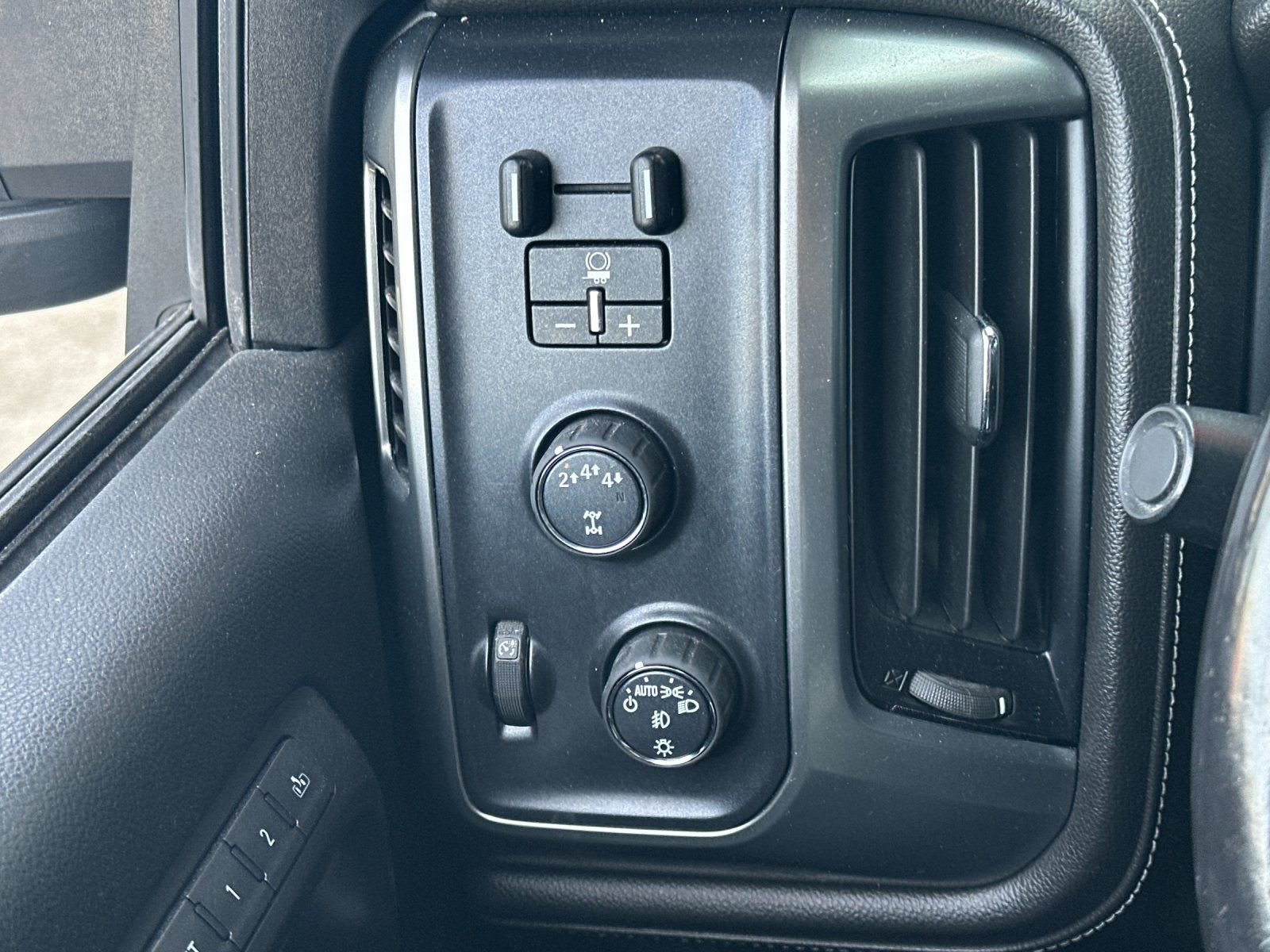 Used 2019 Chevrolet Silverado 3500 LTZ w/ Duramax Plus Package AWD/4WD image 20