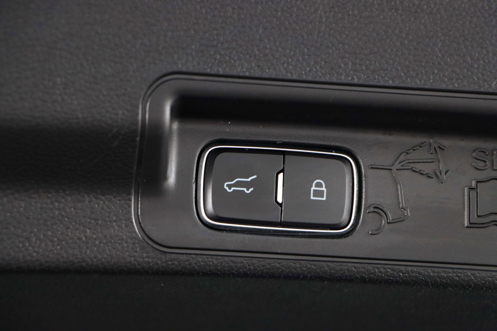 Used 2023 Ford Explorer Limited image 32