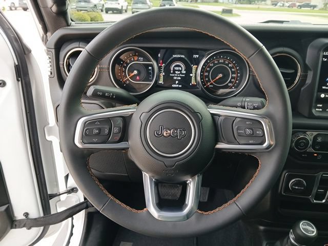 Used 2023 Jeep Gladiator Overland AWD/4WD image 18