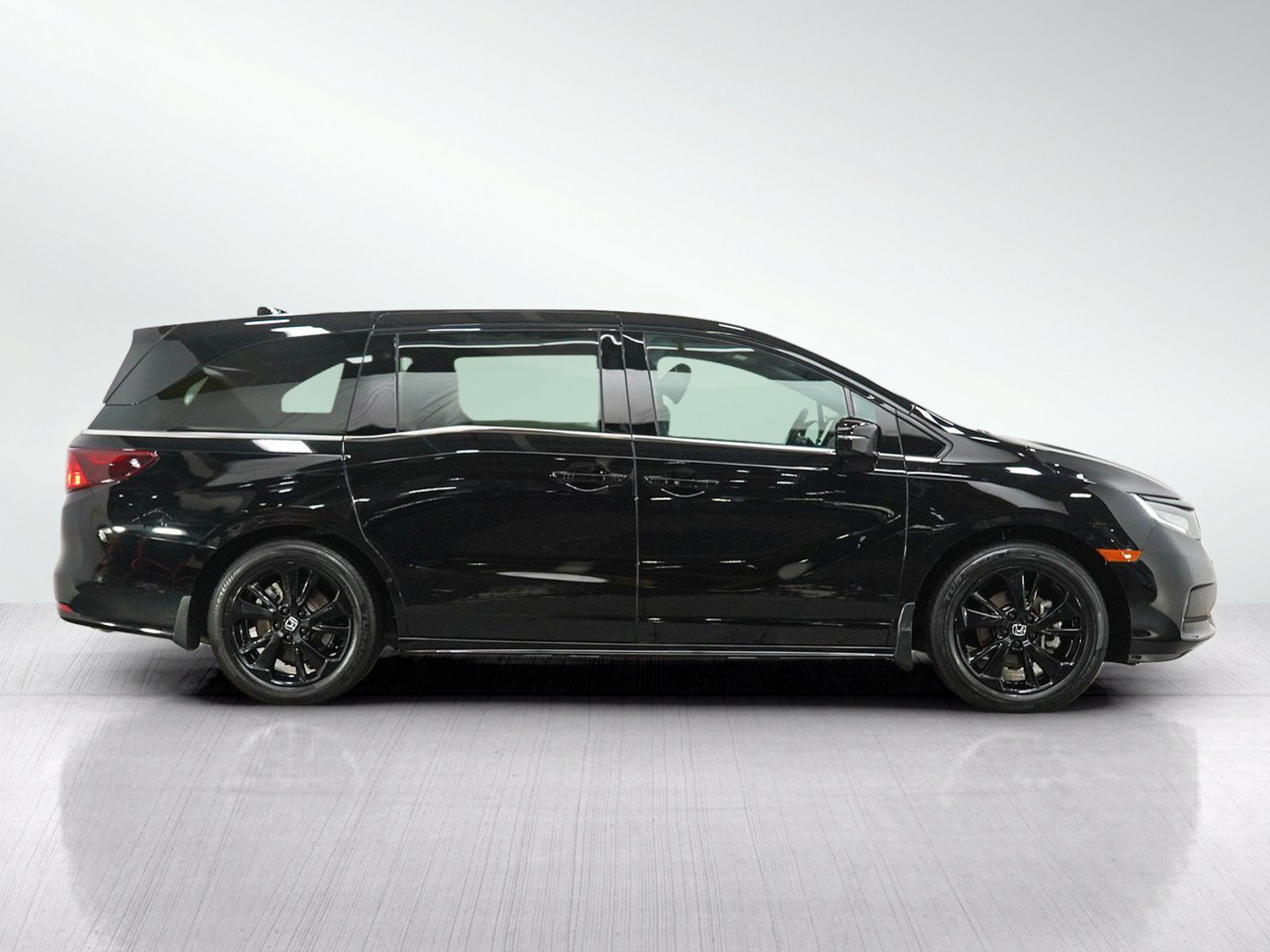 Used 2024 Honda Odyssey Sport image 6