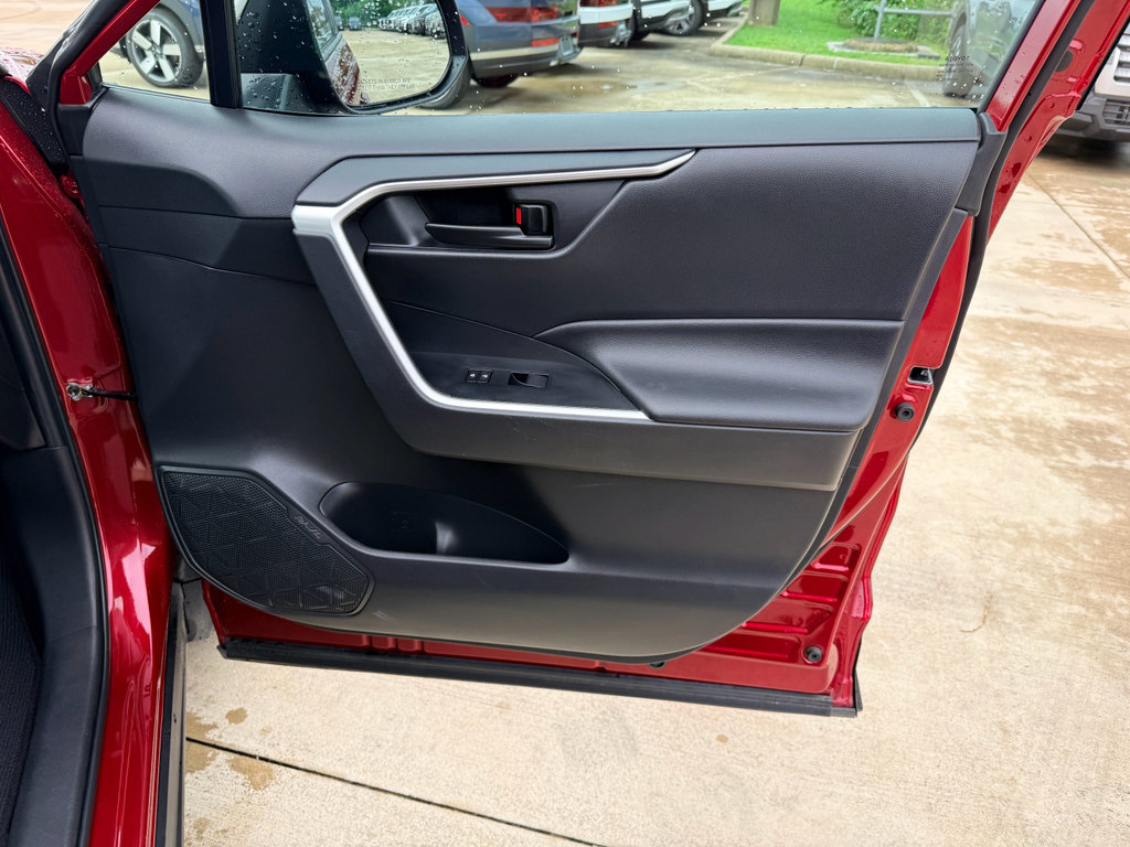 Used 2022 Toyota RAV4 LE FWD image 14