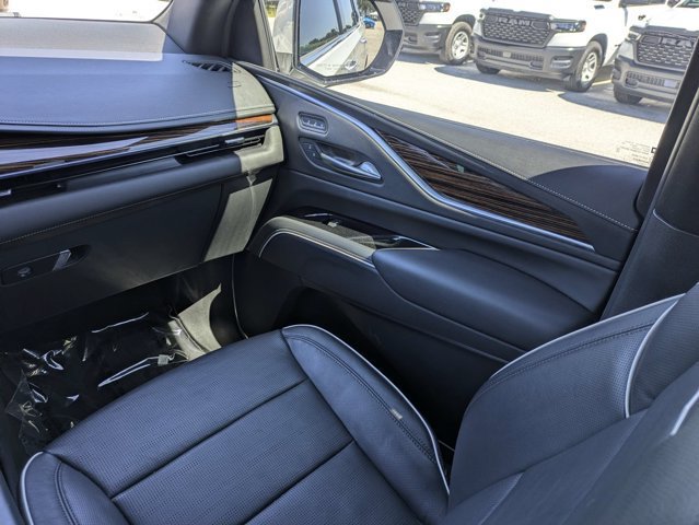 Used 2022 Cadillac Escalade Premium Luxury w/ Performance Package RWD image 19