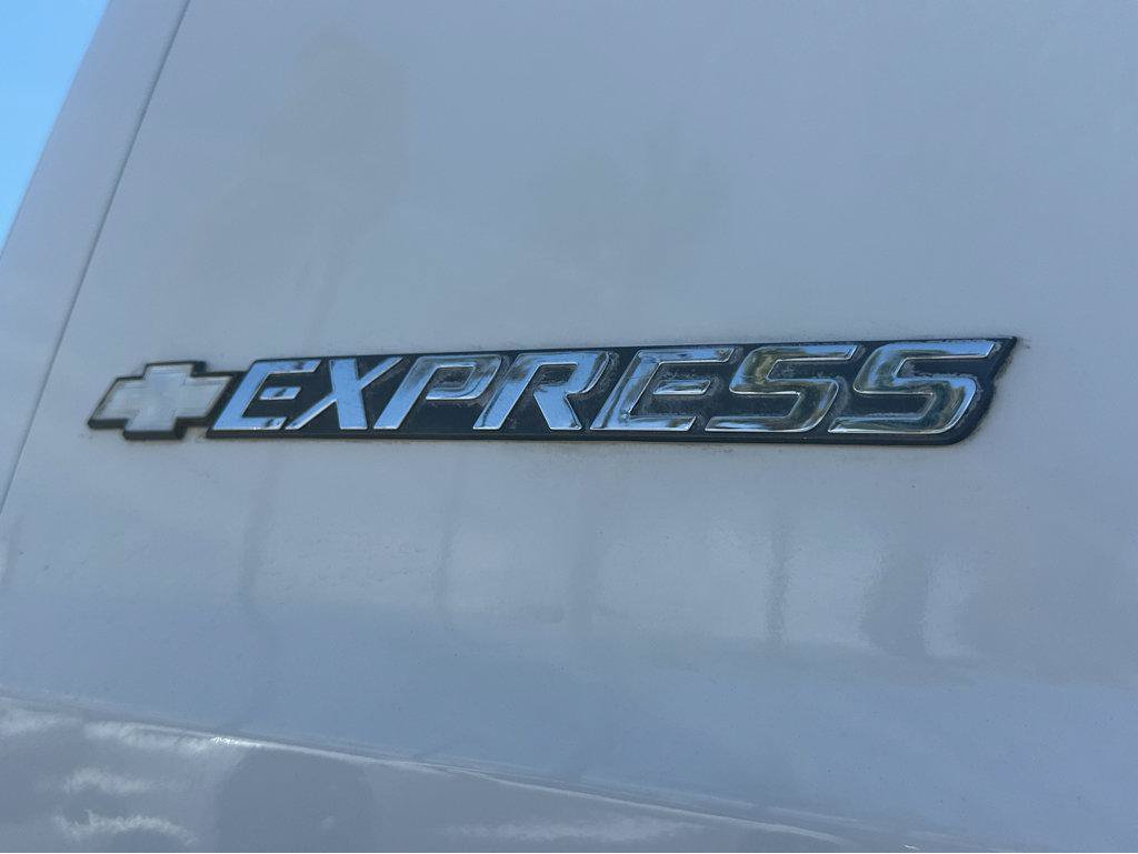 Used 2018 Chevrolet Express 2500 w/ Driver Convenience Package RWD image 31