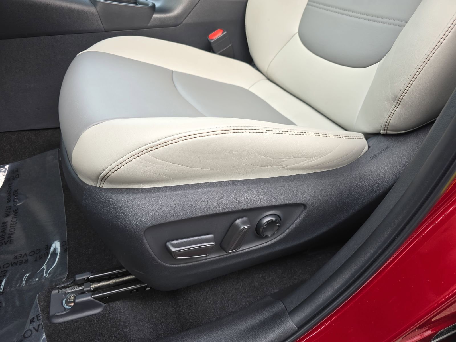 Used 2025 Toyota RAV4 XLE Premium image 36