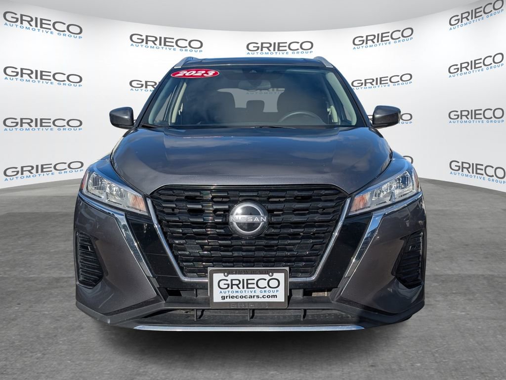 Used 2023 Nissan Kicks SV image 2