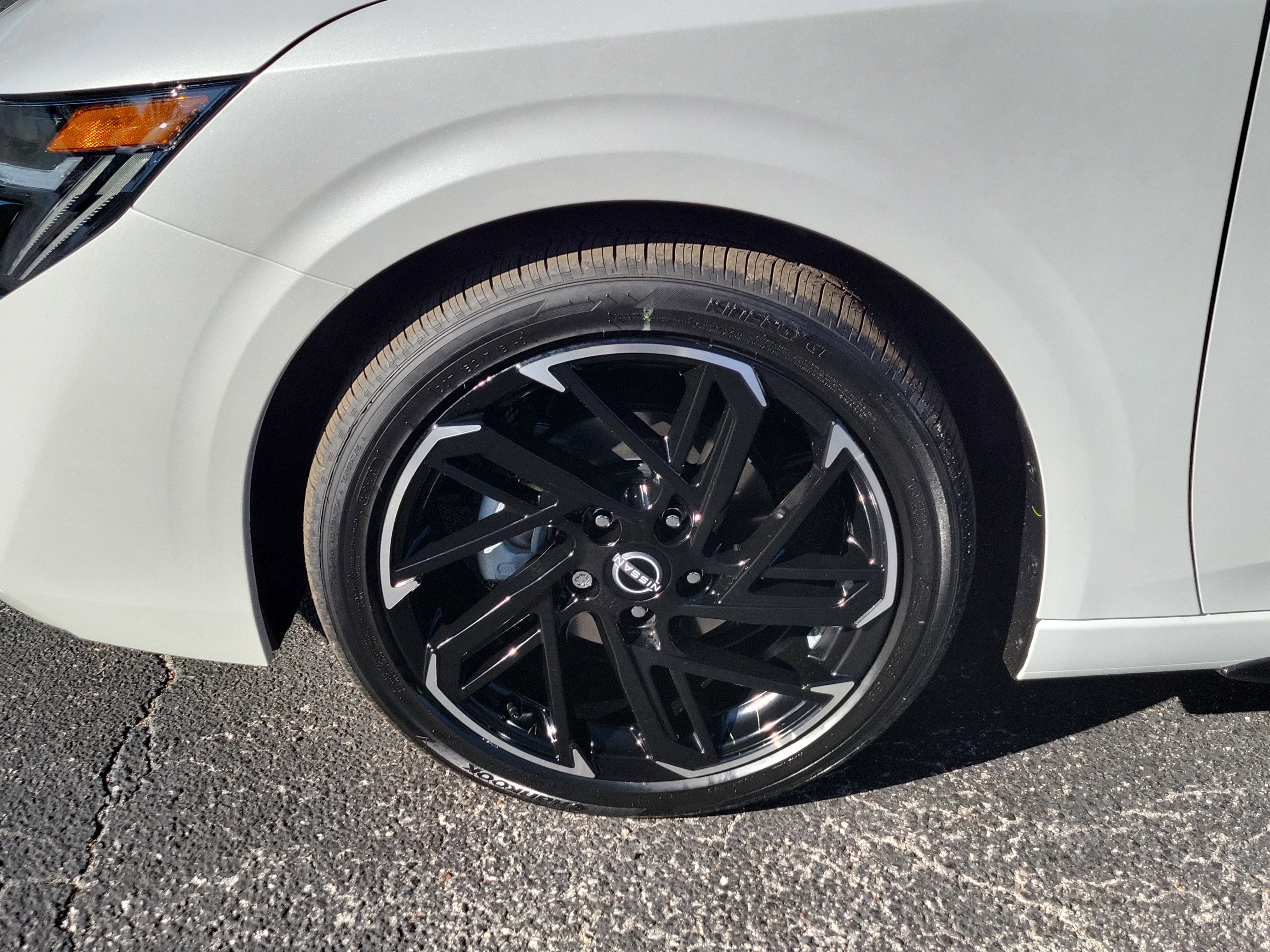 New 2026 Nissan Sentra SR FWD image 4