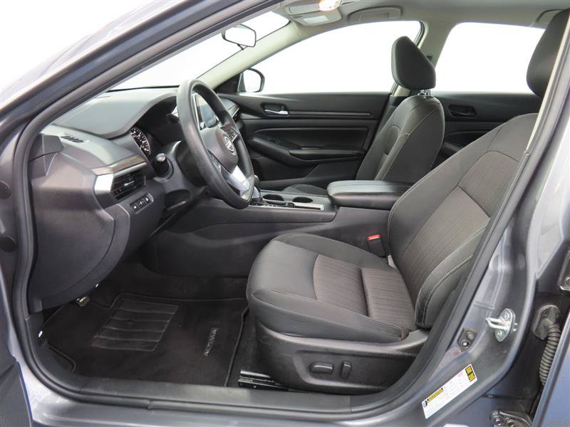 Used 2025 Nissan Altima 2.5 SV FWD image 12