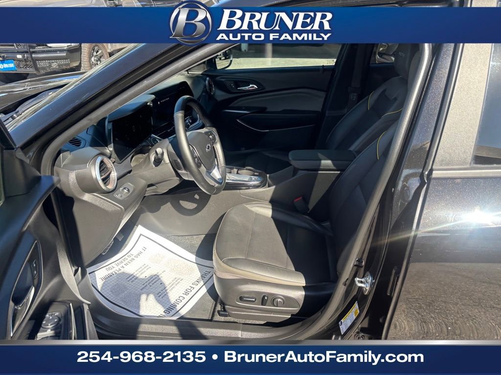 Used 2024 Chevrolet Trax ACTIV w/ Sunroof Package image 12