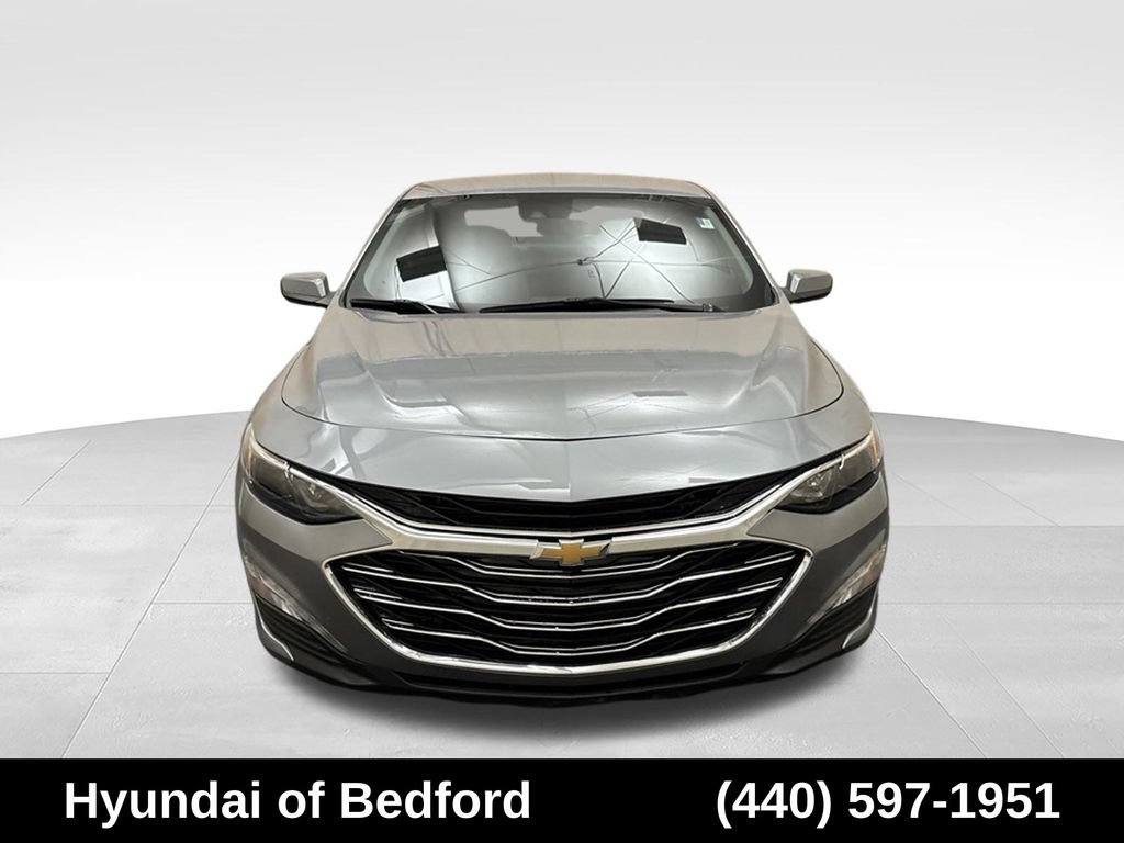 Used 2025 Chevrolet Malibu LT FWD image 2