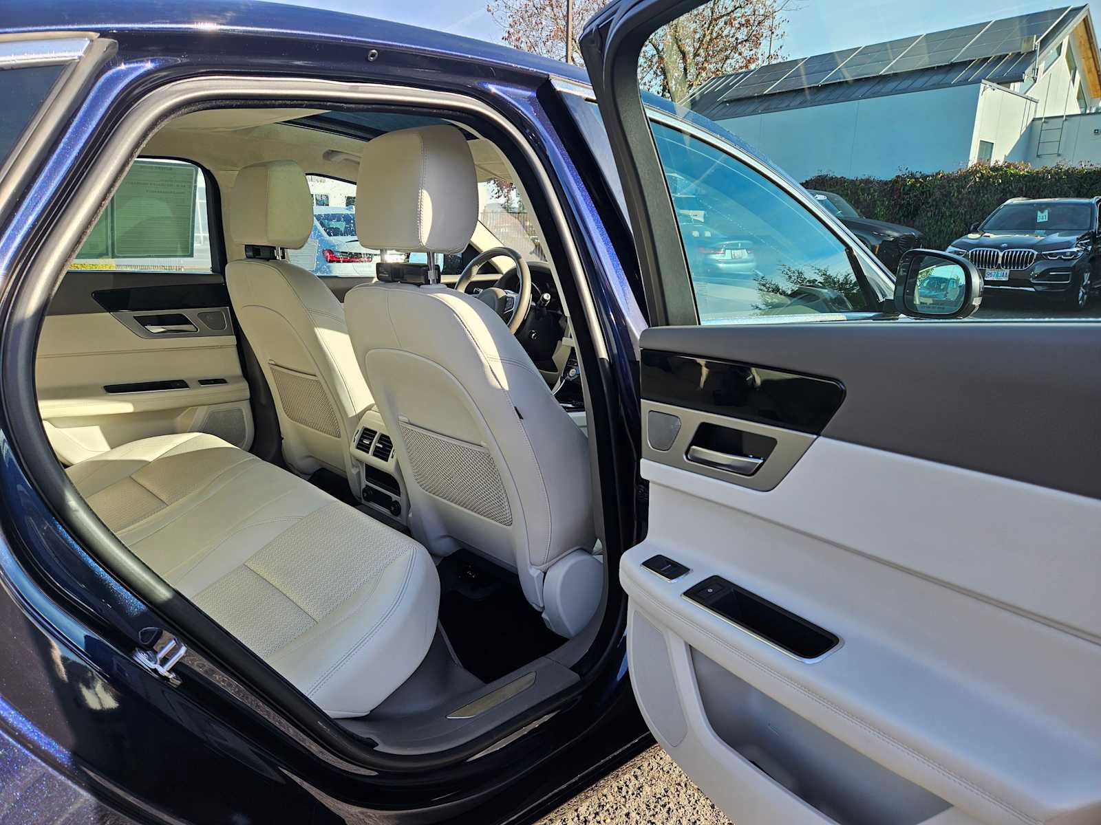 Used 2019 Jaguar XF Prestige image 28