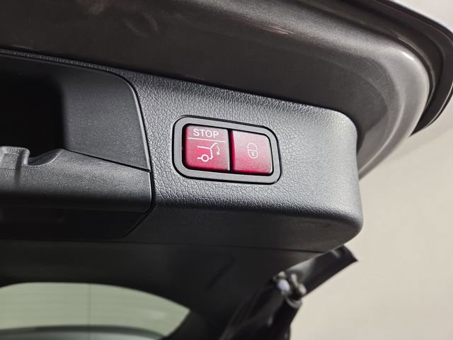 Used 2025 Mercedes-Benz GLB 250 4MATIC image 33