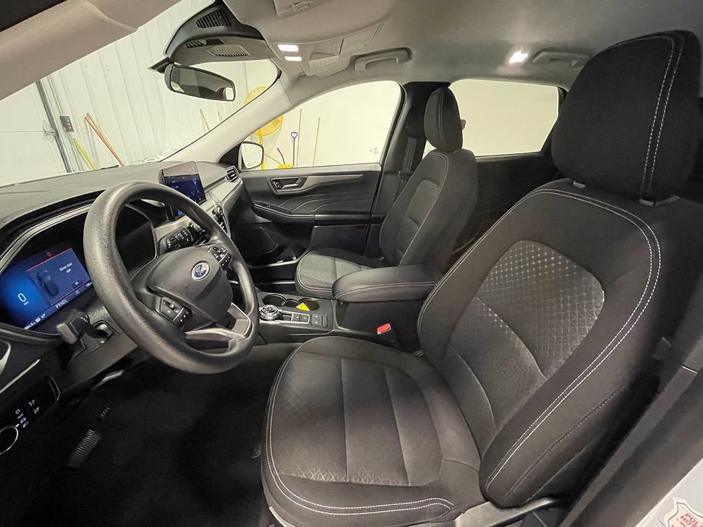 Used 2025 Ford Escape Active AWD/4WD image 3