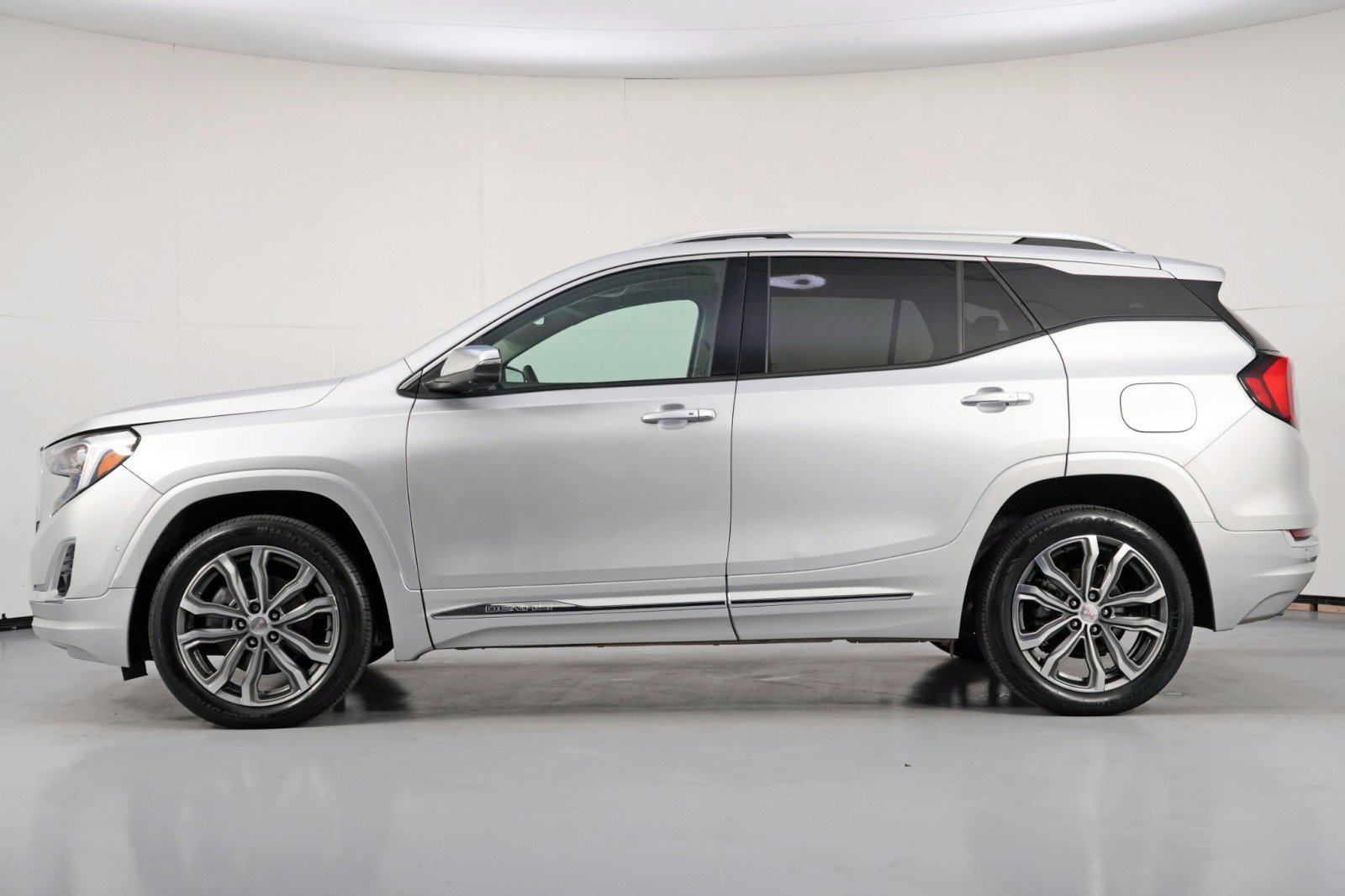 Used 2020 GMC Terrain Denali w/ GMC Pro Grade Package image 8