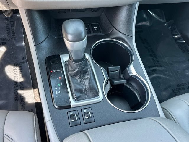 Used 2019 Toyota Highlander XLE AWD/4WD image 4