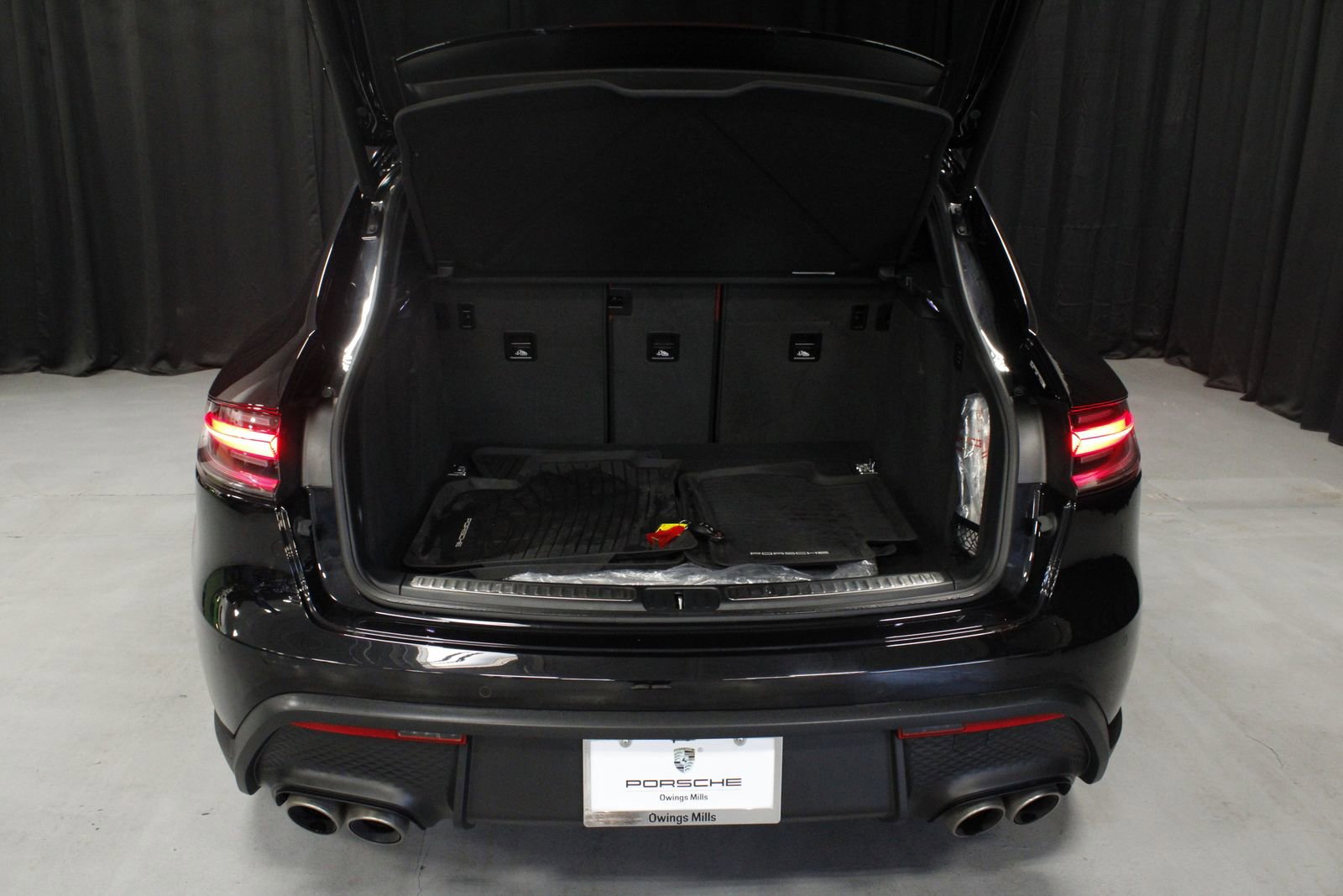 Certified 2025 Porsche Macan S AWD/4WD image 28