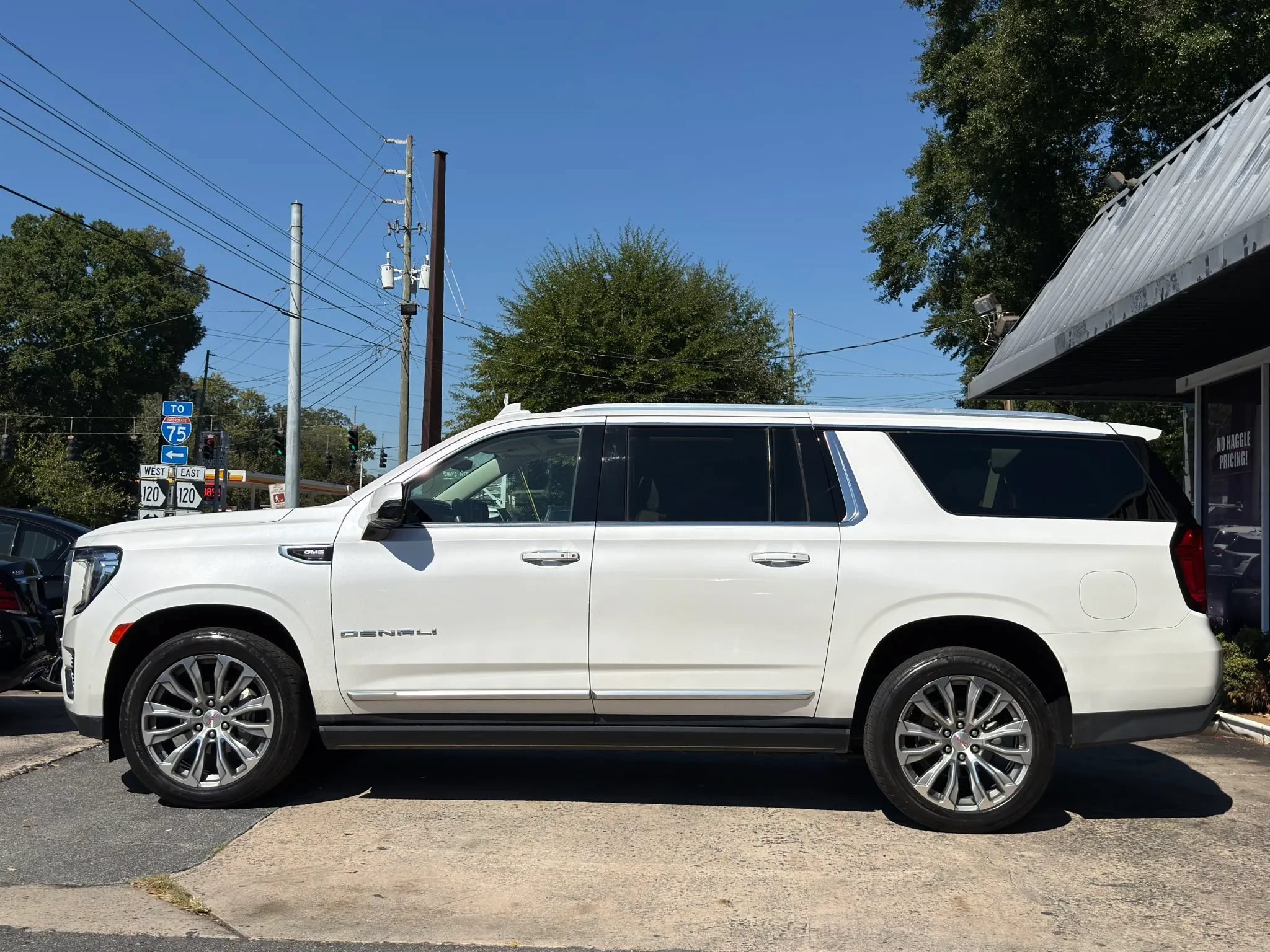 Used 2021 GMC Yukon XL Denali w/ Denali Premium Package RWD image 6