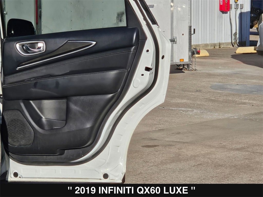 Used 2019 INFINITI QX60 Luxe w/ Essential Package image 29