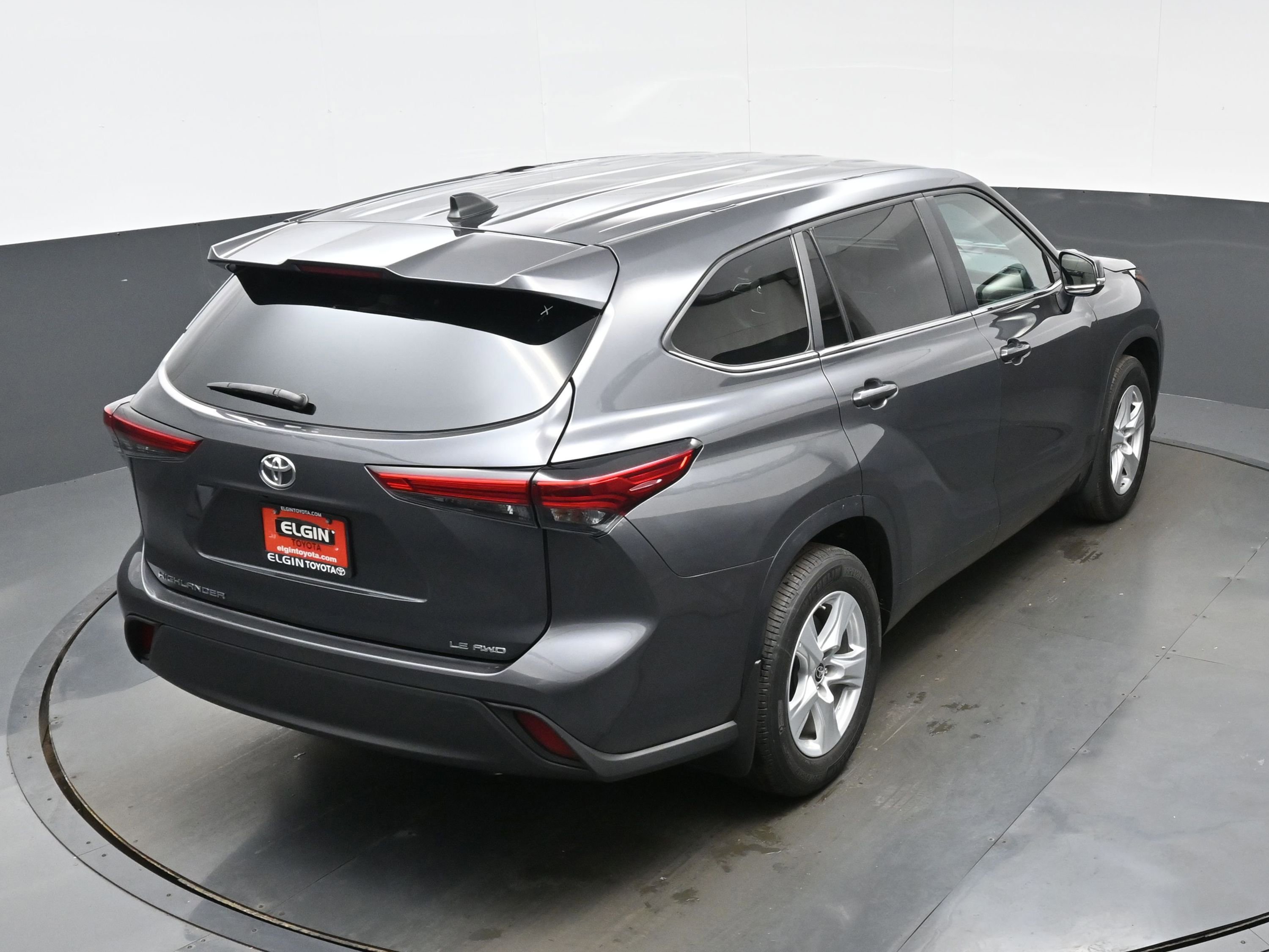 Used 2023 Toyota Highlander LE AWD/4WD image 40